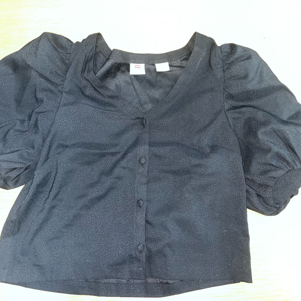 Levi’s Puff Sleeve Top